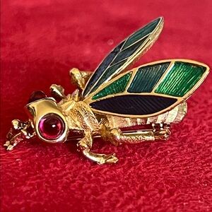 BOUCHER Signed Enameled Lifelike Bee Brooch w/Purple Paste Glass Cabachon Eyes
